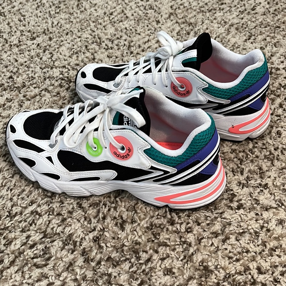 Adidas Astir Sneakers, size 8